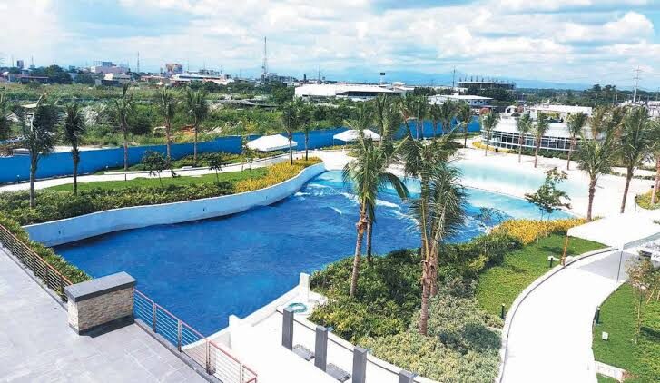 Azure North wave pool